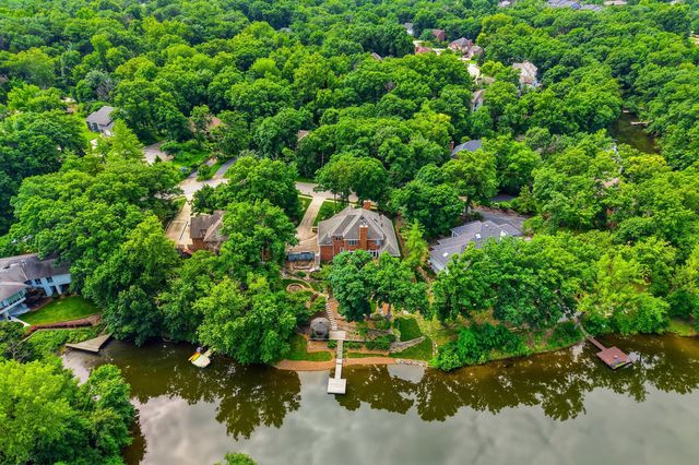 1009 LAKE POINT LN, Columbia, MO 65203