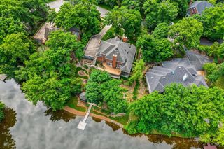 1009 LAKE POINT LN, Columbia, MO 65203