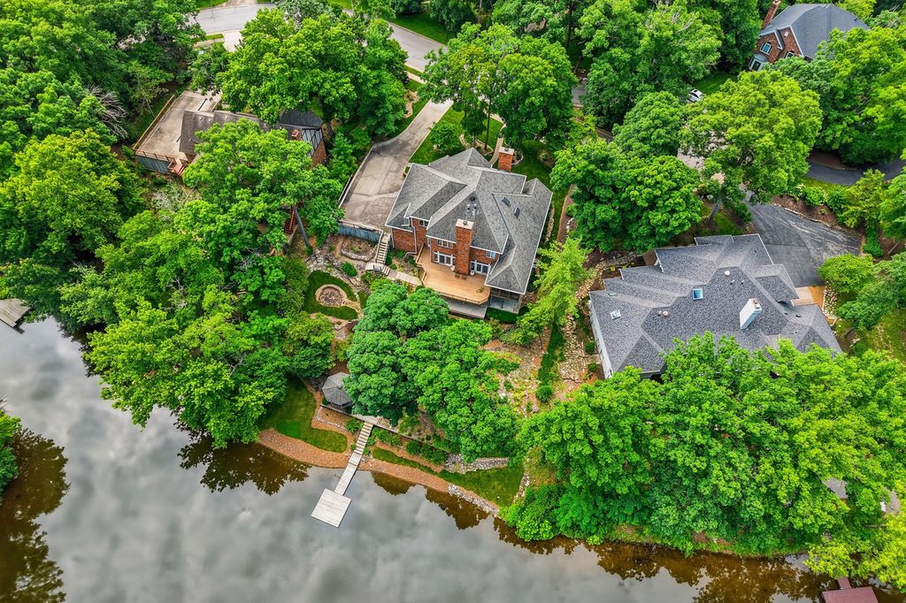 1009 LAKE POINT LN, Columbia, MO 65203