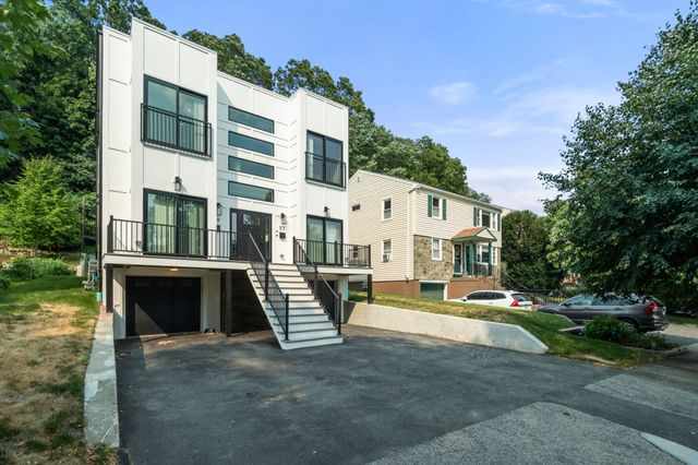 59 Highland 59, Brookline, MA 02445