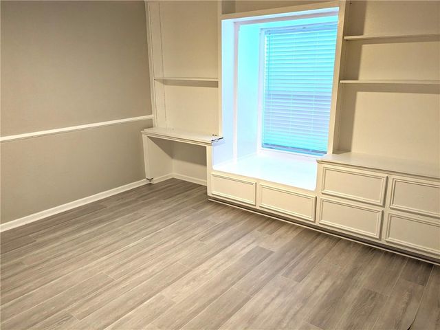 565 Poenisch Dr, Corpus Christi, TX 78412