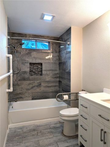 565 Poenisch Dr, Corpus Christi, TX 78412