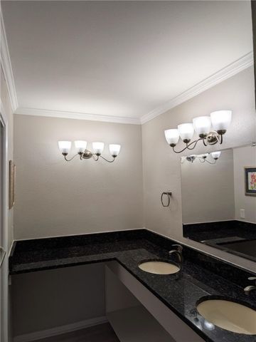 565 Poenisch Dr, Corpus Christi, TX 78412