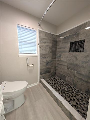 565 Poenisch Dr, Corpus Christi, TX 78412