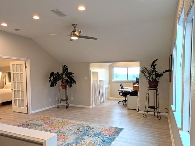 565 Poenisch Dr, Corpus Christi, TX 78412