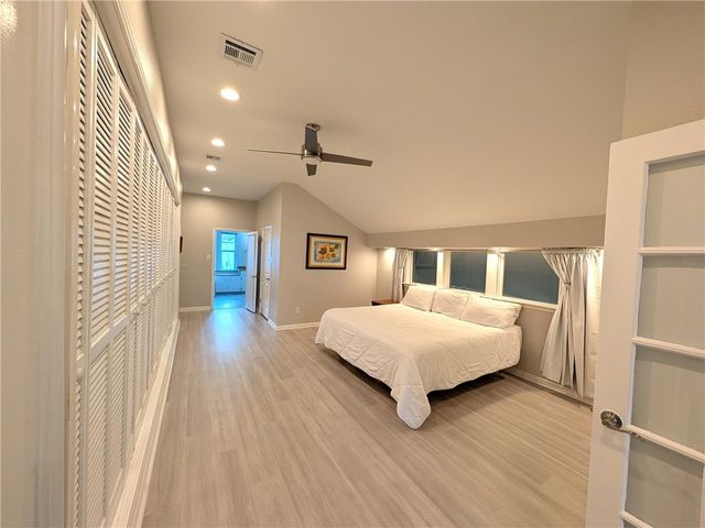 565 Poenisch Dr, Corpus Christi, TX 78412