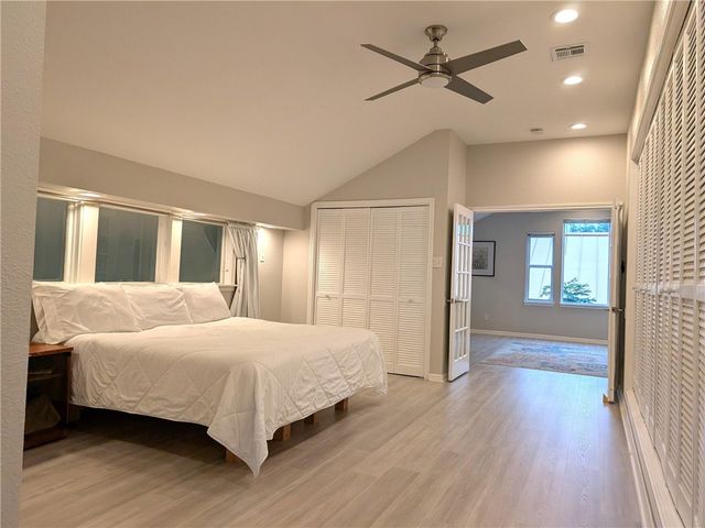 565 Poenisch Dr, Corpus Christi, TX 78412