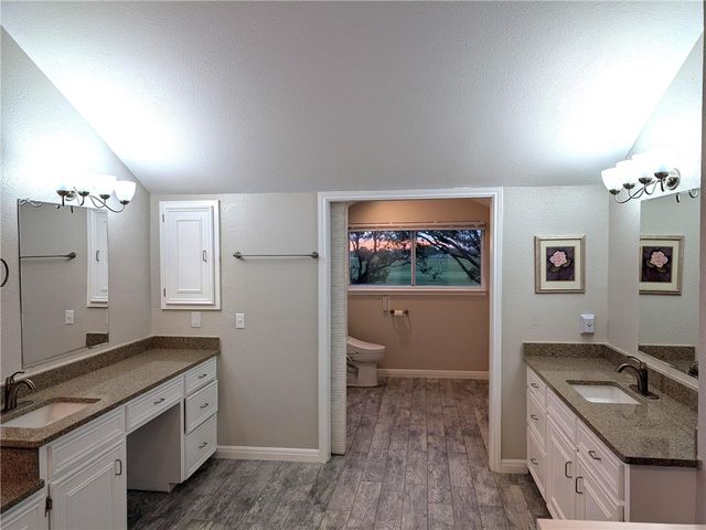 565 Poenisch Dr, Corpus Christi, TX 78412