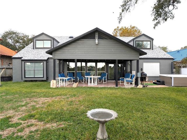 565 Poenisch Dr, Corpus Christi, TX 78412