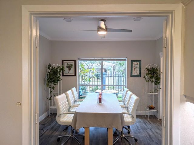 565 Poenisch Dr, Corpus Christi, TX 78412