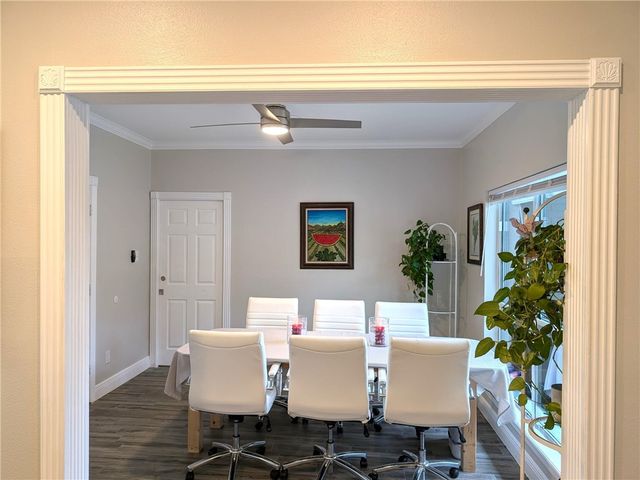 565 Poenisch Dr, Corpus Christi, TX 78412