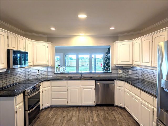 565 Poenisch Dr, Corpus Christi, TX 78412