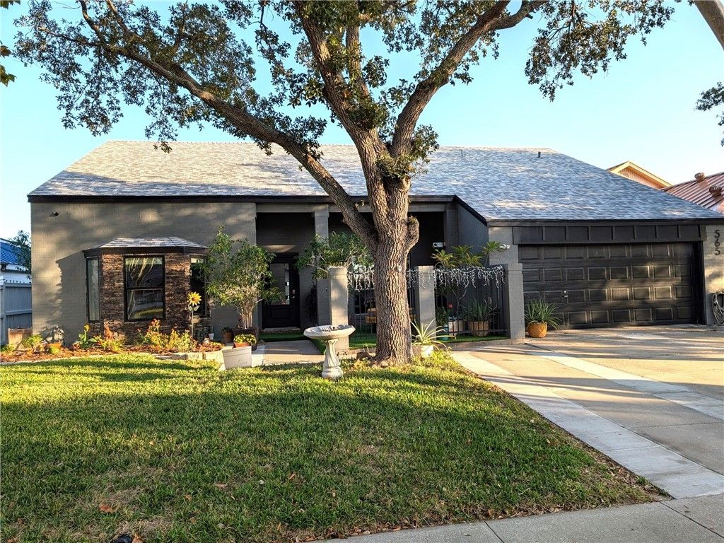 565 Poenisch Dr, Corpus Christi, TX 78412