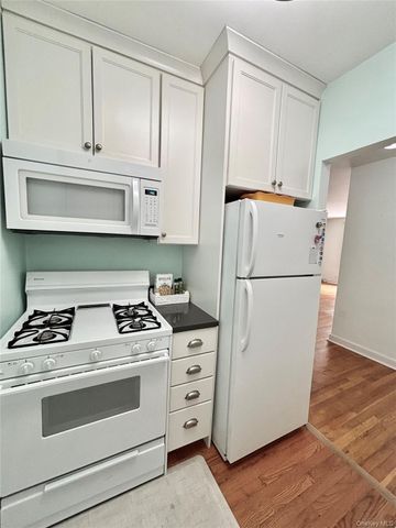 804 Bronx River Rd Road 4G, Bronxville, NY 10708