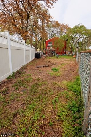 114 Pine Island Ter, Old Bridge Twp., NJ 07735