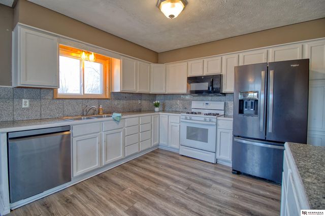 1225 James Street, Plattsmouth, NE 68048