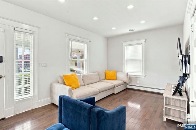 154 E Cliff Street, Somerville, NJ 08876