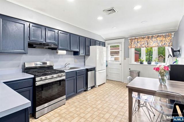 154 E Cliff Street, Somerville, NJ 08876