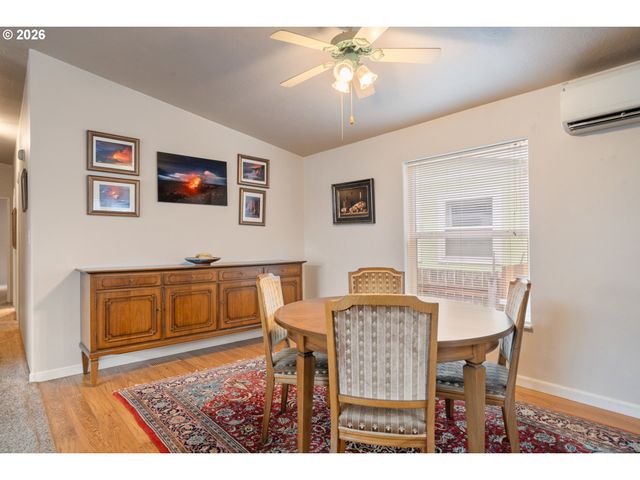 370 Se ANCHOR Ave, Depoe Bay, OR 97341