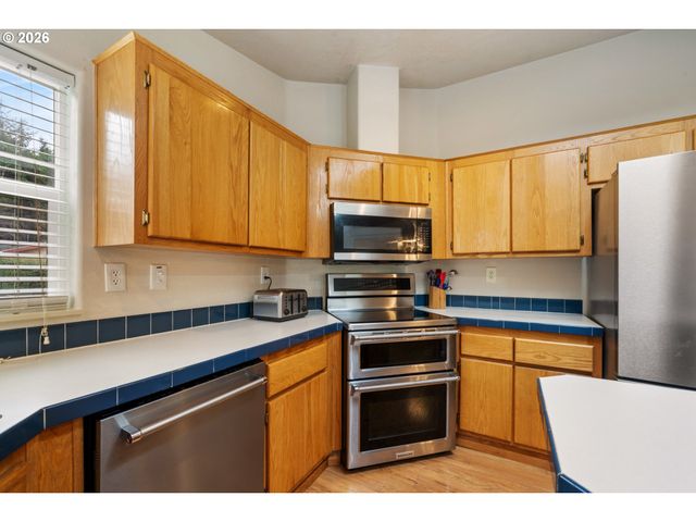 370 Se ANCHOR Ave, Depoe Bay, OR 97341