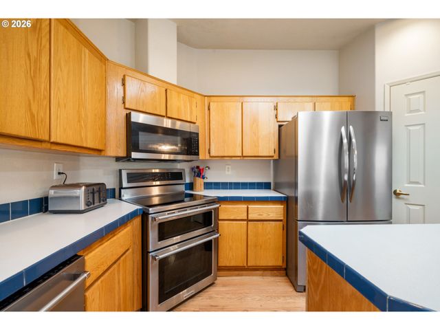 370 Se ANCHOR Ave, Depoe Bay, OR 97341