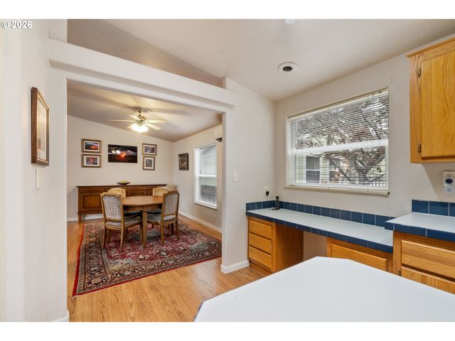 370 Se ANCHOR Ave, Depoe Bay, OR 97341