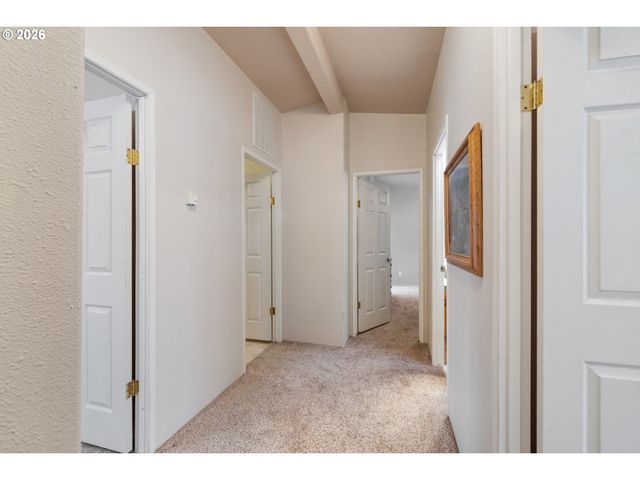 370 Se ANCHOR Ave, Depoe Bay, OR 97341