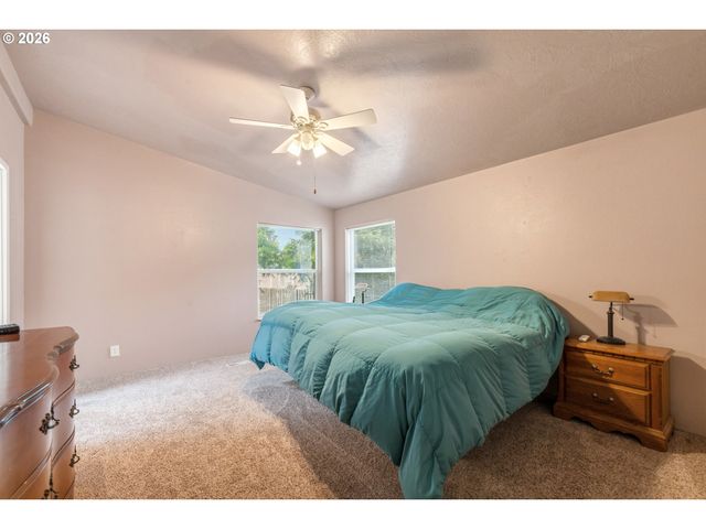 370 Se ANCHOR Ave, Depoe Bay, OR 97341