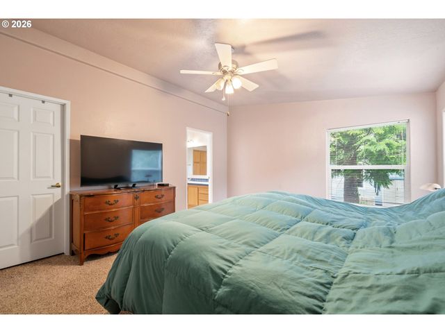 370 Se ANCHOR Ave, Depoe Bay, OR 97341