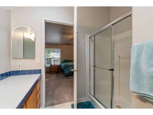 370 Se ANCHOR Ave, Depoe Bay, OR 97341