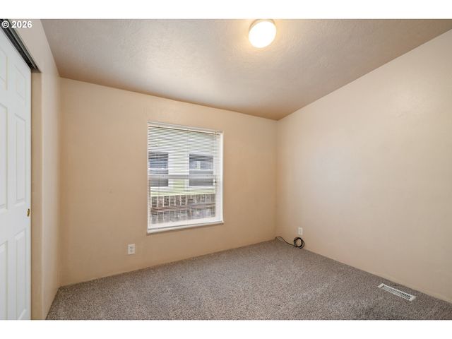 370 Se ANCHOR Ave, Depoe Bay, OR 97341