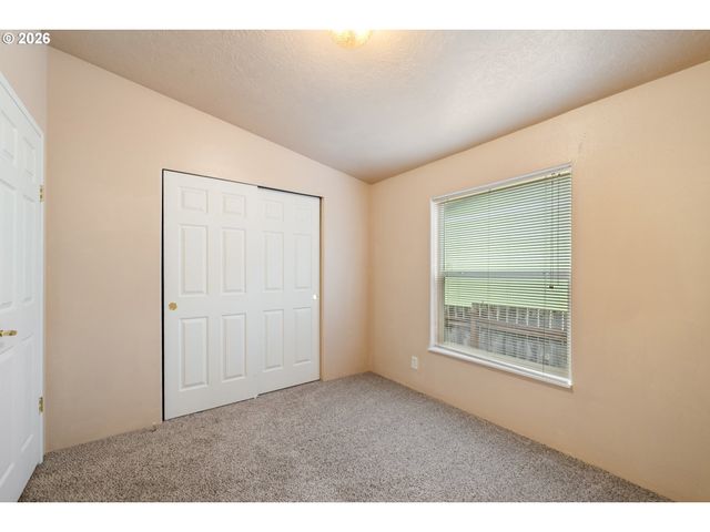 370 Se ANCHOR Ave, Depoe Bay, OR 97341