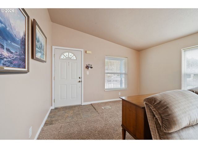 370 Se ANCHOR Ave, Depoe Bay, OR 97341