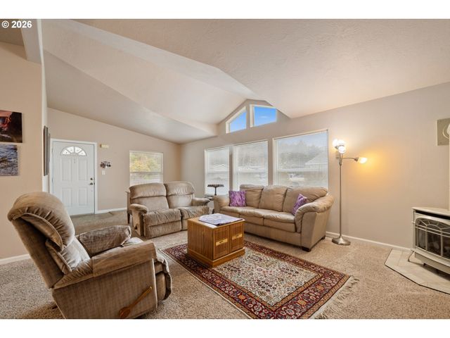 370 Se ANCHOR Ave, Depoe Bay, OR 97341