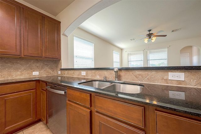 2122 Waterford Park Street, Missouri City, TX 77459