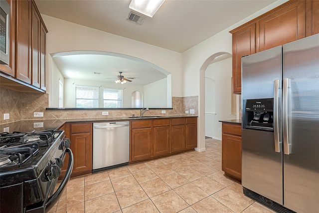 2122 Waterford Park Street, Missouri City, TX 77459