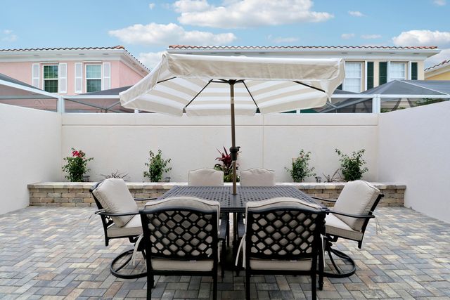 73 Laurel Oaks Circle, Jupiter, FL 33469