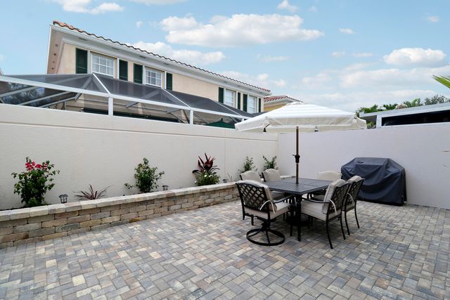 73 Laurel Oaks Circle, Jupiter, FL 33469