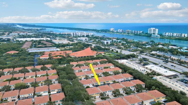 73 Laurel Oaks Circle, Jupiter, FL 33469
