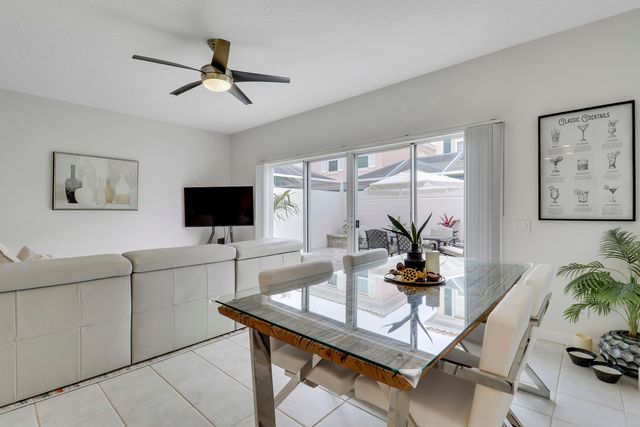 73 Laurel Oaks Circle, Jupiter, FL 33469