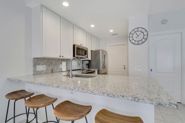 73 Laurel Oaks Circle, Jupiter, FL 33469
