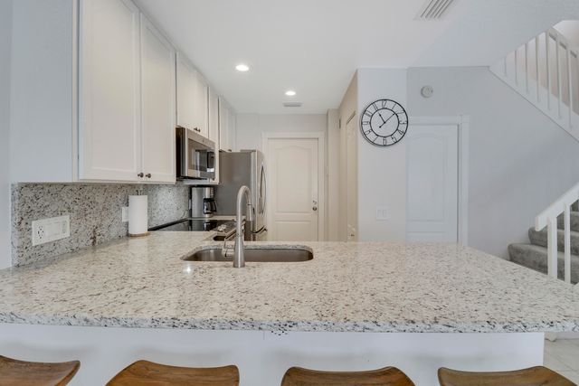 73 Laurel Oaks Circle, Jupiter, FL 33469