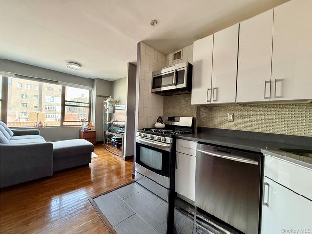 87-14 57th Road 5A, Elmhurst, NY 11373