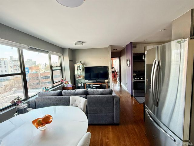 87-14 57th Road 5A, Elmhurst, NY 11373