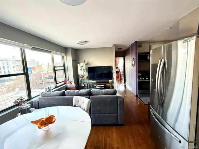 87-14 57th Road 5A, Elmhurst, NY 11373