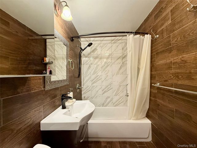 87-14 57th Road 5A, Elmhurst, NY 11373