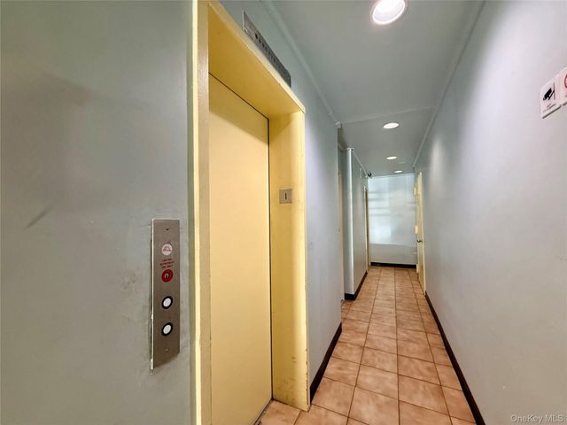 87-14 57th Road 5A, Elmhurst, NY 11373