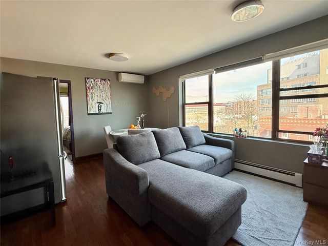 87-14 57th Road 5A, Elmhurst, NY 11373