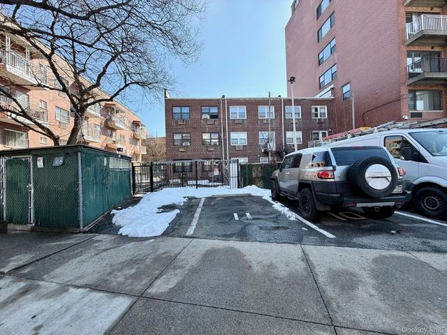 87-14 57th Road 5A, Elmhurst, NY 11373