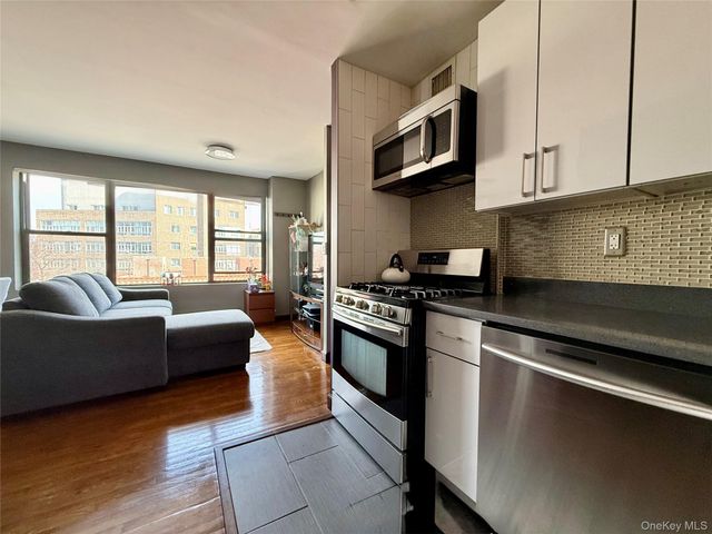 87-14 57th Road 5A, Elmhurst, NY 11373